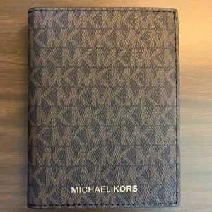 NEW Michael Kors Bedford Travel Passport Wallet
